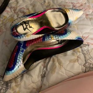 LFL Multicolored size 6 heels